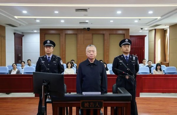 湄公河惨案专案组前组长刘跃进受审：贪腐行为横跨近三十年，累计受贿1.21亿