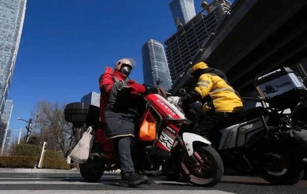 即时零售市场的火热竞争：京东外卖挑战美团“地位”，刘强东与王莆中隔空争锋