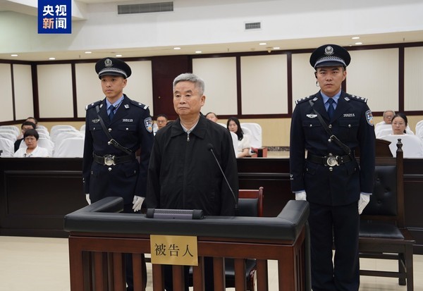 ChatGPT 说：  中国农行原副行长楼文龙受贿8451万被判无期：震撼金融反腐现场纪实