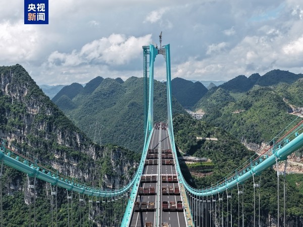 世界第一高桥花江峡谷大桥迎来3360吨“终极考验”:96辆卡车静载试验彰显中国桥梁实力 世界第一高桥花江峡谷大桥迎来3360吨“终极考验”:96辆卡车静载试验彰显中国桥梁实力