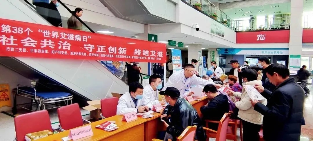 被遮蔽的晚年风险:老年艾滋病感染人数持续攀升,孤独、性需求与防护缺位如何共同推高隐秘疫情 被遮蔽的晚年风险:老年艾滋病感染人数持续攀升,孤独、性需求与防护缺位如何共同推高隐秘疫情
