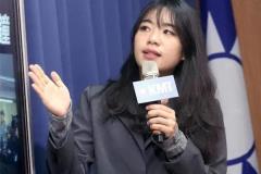 杨智伃批绿营“挑民调操作风向”：政治双标恐加速与民意脱节
