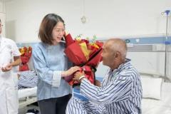 翁帆赴新疆喀什慰问退役老兵：三年坚守光明公益，用温暖行动致敬边疆奉献者