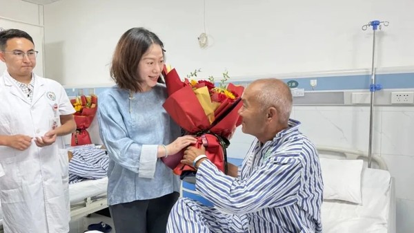翁帆赴新疆喀什慰问退役老兵：三年坚守光明公益，用温暖行动致敬边疆奉献者