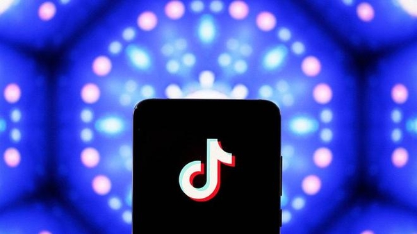 抖音推荐算法突发“大失灵”：首页内容集体跑偏，用户直呼“像换了一个账号”，客服回应系统正在优化