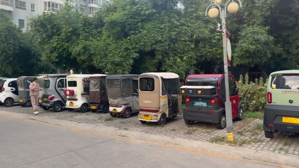 南阳“老头乐”急刹车:能产能卖为何不能上路?一场全国性的治理考题 南阳“老头乐”急刹车:能产能卖为何不能上路?一场全国性的治理考题