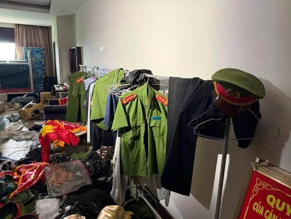 “诈骗王国”黑幕撕裂边境:柬埔寨奥斯马园区惊现手术室、12 间地下牢房与电椅刑具 “诈骗王国”黑幕撕裂边境:柬埔寨奥斯马园区惊现手术室、12 间地下牢房与电椅刑具
