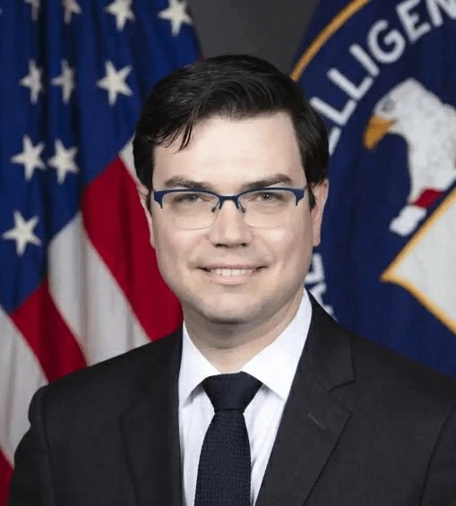美中情局副局长公然叫嚣：扩大对华间谍活动，中企成“合法目标”