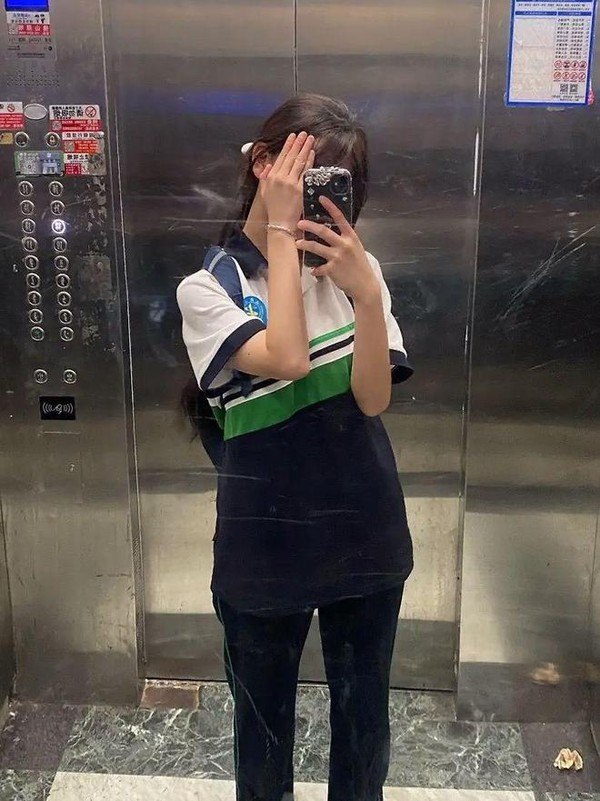 贵州凤冈一17岁女生开学首日宿舍坠亡:家属质疑天井防护,教育部门称正在调查 贵州凤冈一17岁女生开学首日宿舍坠亡:家属质疑天井防护,教育部门称正在调查